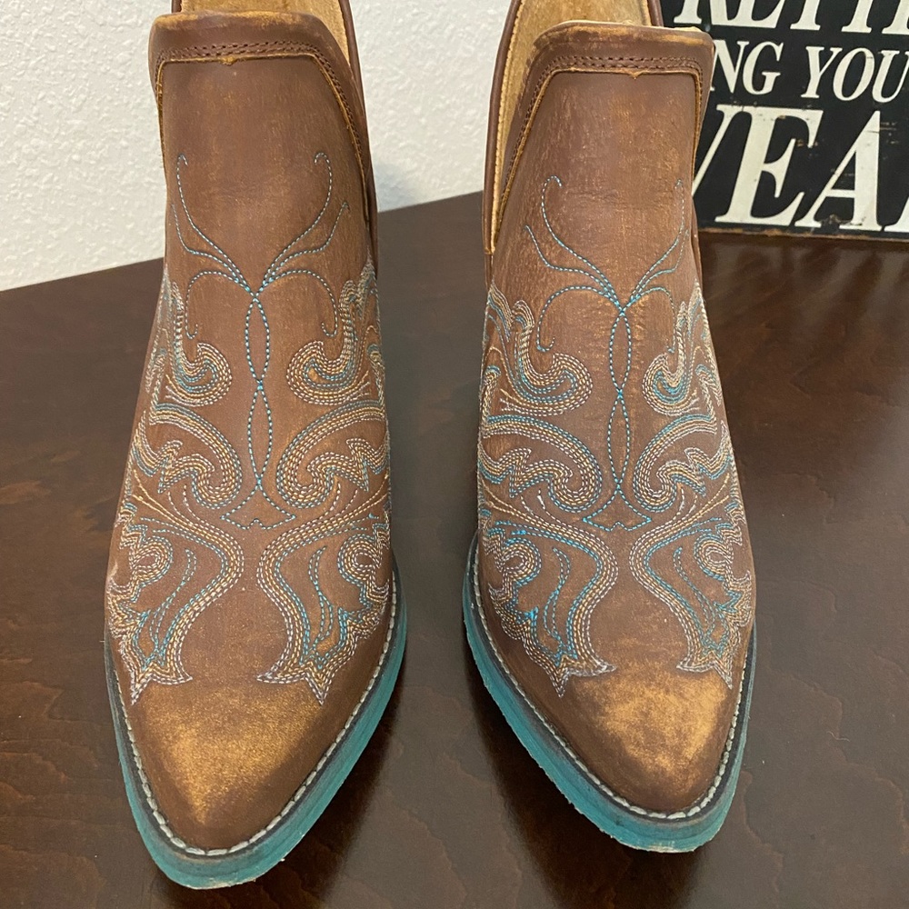 Circle G by Corral Ladies Cognac Brown & Turquoise Embroidery Booties